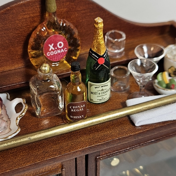 Reutter Dollhouse Miniature Bar Wine Cabinet - Picture 5 of 9